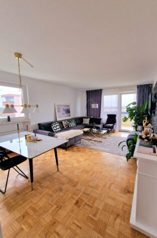 Moderne Stadtwohnung mit Balkon und grünem Ausblick, 65474 Bischofsheim, Wohnung